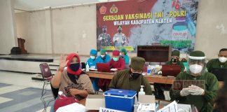 Bersama Anggota Fraksi dan TNI, DPC PDI Perjuangan Klaten Selenggarakan Program Vaksinasi