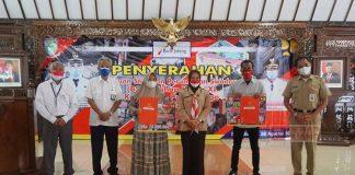Bupati Tiwi Terima Bantuan Dana BSPS dari Kementerian PUPR