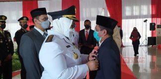 Bupati Yuni Berikan Penghargaan Satyalancana Karya Satya Kepada ASN