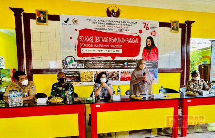 Dewi Aryani Bahayanya Makanan Dibungkus Kertas Koran dan Kresek Hitam (2)