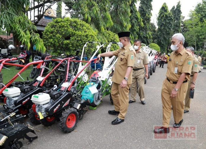 Dongkrak Produktivitas Sektor Pertanian, Pemkab Kebumen Bagikan Bantuan Alsintan