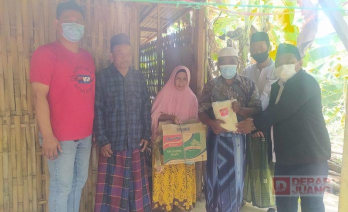 Door to Door, Ridwan Salurkan Bantuan ke Desa Yosorejo (3)