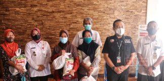 Gerak Cepat Mbak Etik Bantu Warga Terdampak Covid-19