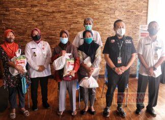 Gerak Cepat Mbak Etik Bantu Warga Terdampak Covid-19