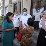 Hendi dan Tia Salurkan Bantuan Khusus Lansia di Kota Semarang