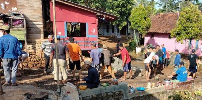 Jalannya Diperbaiki, Warga Dukuh Secowet Matur Nuwun Mas Taufiq Rizal (3)