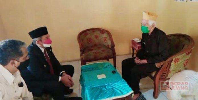 Kenang Jasa Pahlawan, Kader PDI Perjuangan Karanganyar Kunjungi Veteran