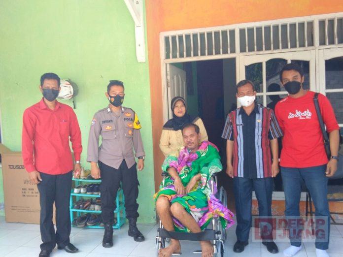 Ketua DPRD Provinsi Jawa Tengah Serahkan Bantuan Kursi Roda