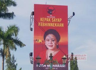 Mbak Mitha Pasang Ratusan Baliho Puan Maharani di Brebes