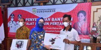 Melalui Bupati, Puan Maharani Berikan Bantuan Alsintan Kepada Petani Sukoharjo