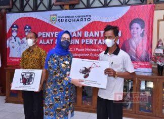 Melalui Bupati, Puan Maharani Berikan Bantuan Alsintan Kepada Petani Sukoharjo