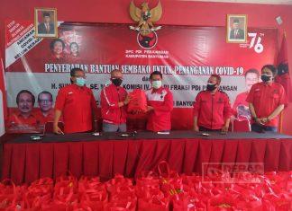 Melalui DPC, Sunarna Berikan Bantuan Sembako Kepada Masyarakat Banyumas