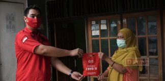 Melalui PAC Rawalo, Sadewo Berikan Bantuan Obat dan Vitamin Kepada Masyarakat Isoman