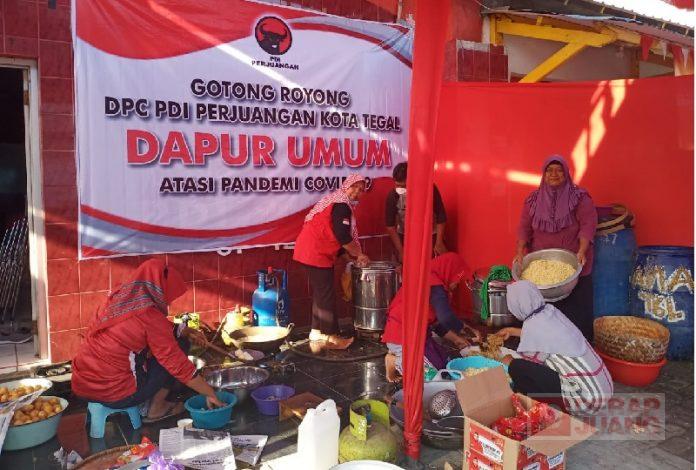 Memasak hingga Mendistribusikan, Pengabdian Depwan Kota Tegal di Dapur Umum