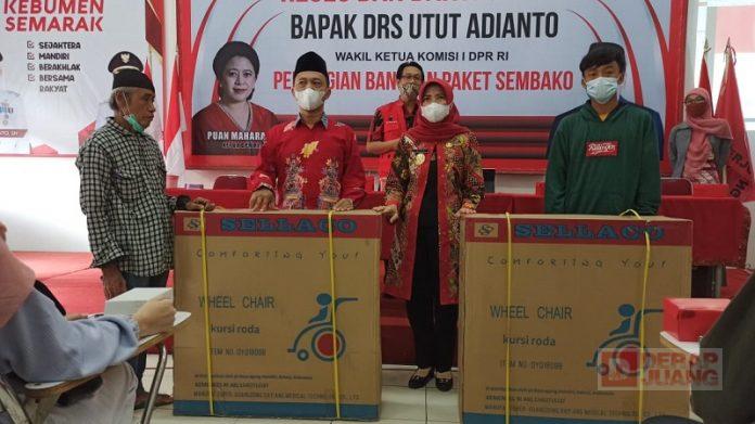 Nahdliyin Kebumen Terima Bantuan Kursi Roda dari Casytha A Kathmandu