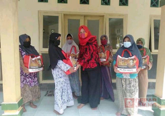 PAC Puring Bagikan Sembako Sekaligus Kampanye Prokes