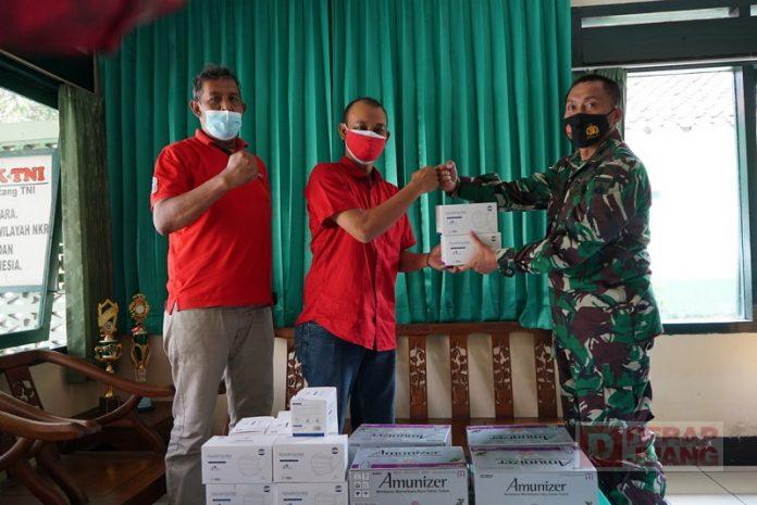 PDI Perjuangan Kota Magelang Serahkan Bantuan APD dan Multivitamin untuk 3 Koramil di Kota Magelang