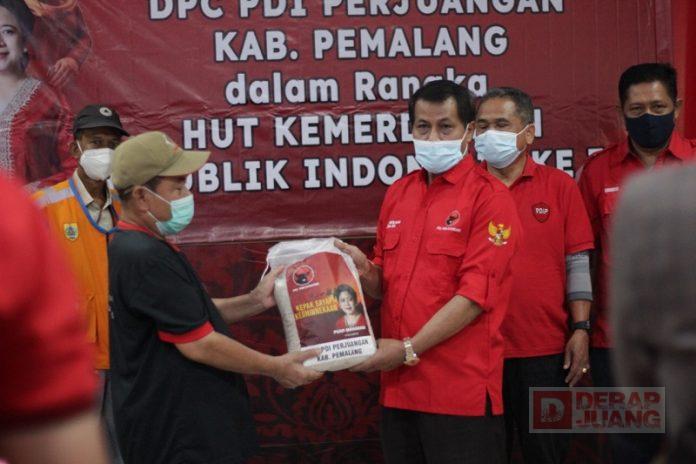 PDI Perjuangan Pemalang Bagikan 2,5 Ton Beras untuk Kaum Marhaen (2)