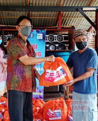 PPKM Diperpanjang, Hendrawan Berikan Bantuan untuk Warga Terdampak