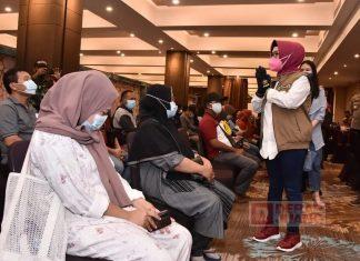 Pantau Vaksinasi di Hartono Mall, Bupati Etik Ingatkan Pentingnya Prokes