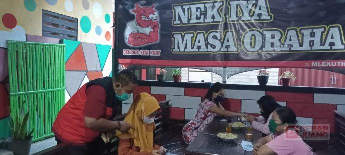 Peduli Masyarakat, PDI Perjuangan Bawang Dampingi Pendaftaran Kartu Prakerja