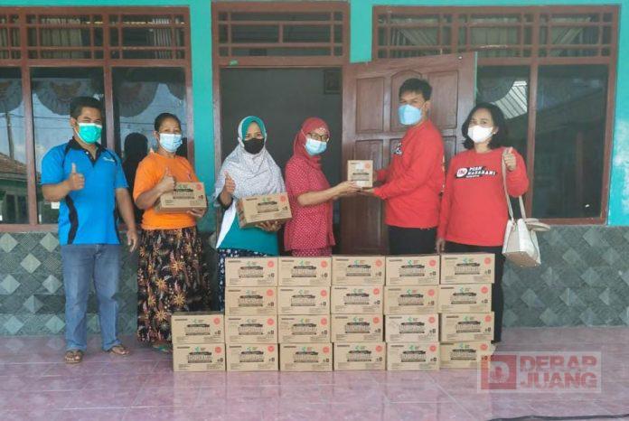 Puan Maharani Berikan Bantuan Tambahan Makanan Kepada Ibu Hamil di Desa Bumiharjo