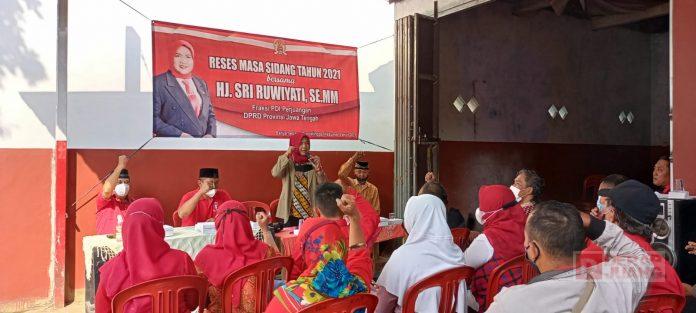Reses di Punggelan, Sri Ruwiyati Mari Bersama-sama Membesarkan PDI Perjuangan