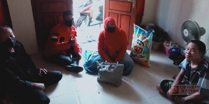 Sambangi Keluarga Duka, Solidaritas PDI Perjuangan Kota Tegal pada Kader Partai (2)