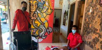 Senyum Sumiati Terima Kursi Roda yang Lama Didamba