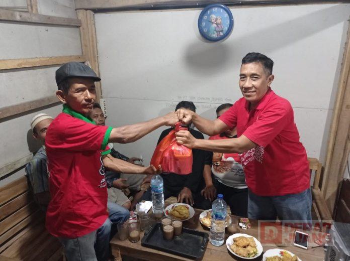 Silaturahmi bersama Kader, Urip Raharjo Bagikan Paket Sembako