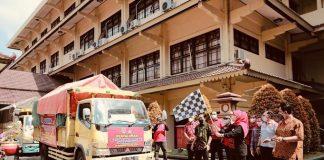 Sri Mulyani Salurkan Bantuan Beras dari Kemensos RI Kepada Masyarakat Terdampak Covid-19