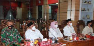 Sri Sumarni Khusyuk Ikuti Salawat Virtual, dan Harap Pandemi Segera Berlalu