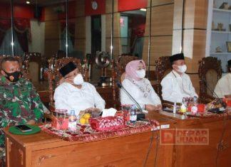 Sri Sumarni Khusyuk Ikuti Salawat Virtual, dan Harap Pandemi Segera Berlalu