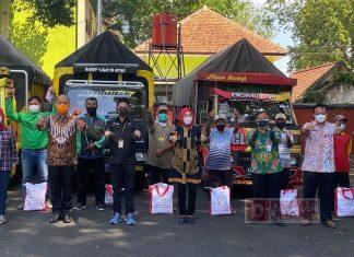 Sri Sumarni Salurkan 2.000 Paket Sembako dari Presiden