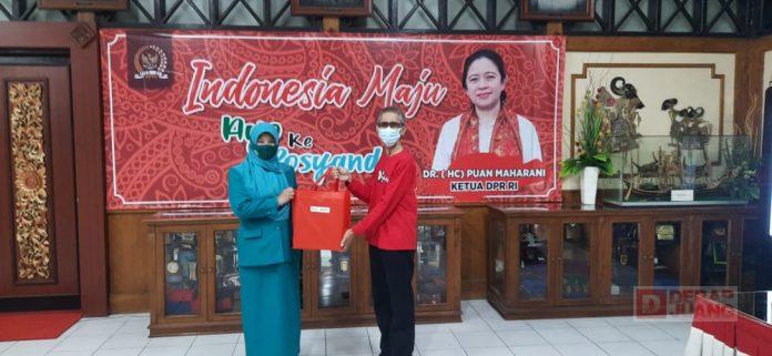 Sumarsono Salurkan Bantuan PMT Aspirasi dari Mbak Puan Maharani