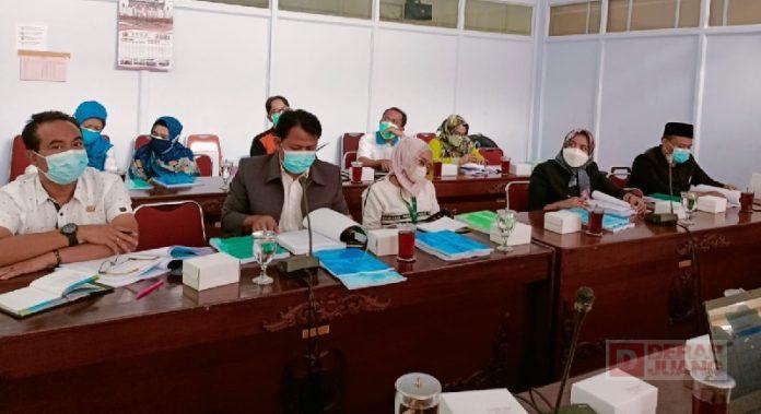 Taufik Rizal Pimpin Rapat Kerja Bahas Pengelolaan Lingkungan Hidup dan Penanggulangan Penyakit (2)