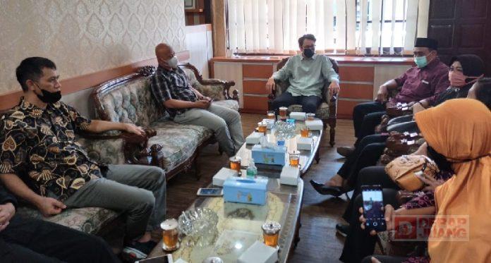 Temui Ketua DPRD Purworejo, Pegawai UPT Puskesmas Cangkrep Sampaikan Aspirasi (2)