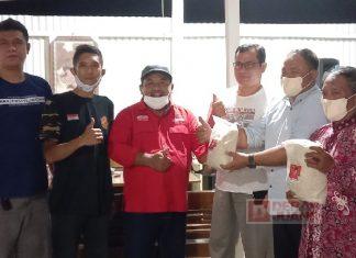 Tengah Malam, Ridwan Bergerak Salurkan Bantuan ke Warga Madugowongjati