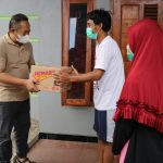 Terjun ke Masyarakat, Rober Christanto Berikan Sembako Kepada Warga yang Menjalani Isoman