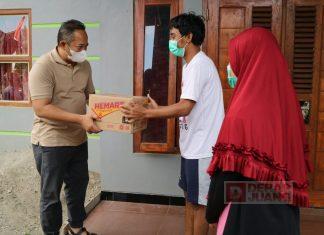 Terjun ke Masyarakat, Rober Christanto Berikan Sembako Kepada Warga yang Menjalani Isoman