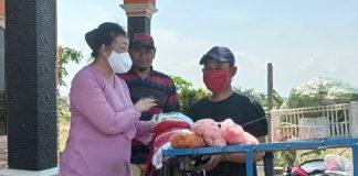 Tumbuhkan Ekonomi, dr. Messy Beri Bantuan Gerobak Sayur