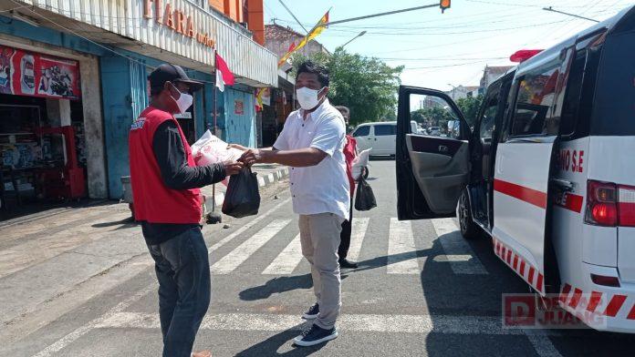 Turun Lapangan, Wujud Kepedulian Rimo Berikan Bantuan Kepada Masyarakat di Tengah Pandemi