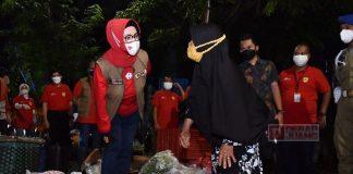 Usai Subuh, Bupati Etik Sidak Penerapan Prokes di Pasar Ir. Soekarno