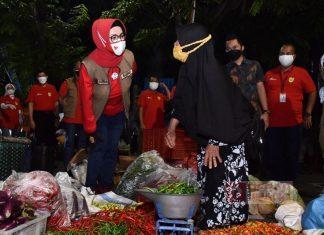 Usai Subuh, Bupati Etik Sidak Penerapan Prokes di Pasar Ir. Soekarno