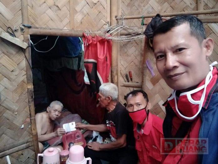 Wujud Kepedulian, Siswandi Jenguk Satgas yang Sakit