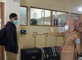 Absensi Finger Print Kembali Diberlakukan, Bupati Tiwi Sidak Kehadiran ASN