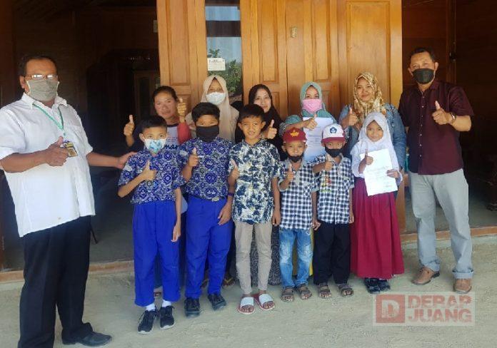 Anif Mahmudi Serahkan Bantuan Beasiswa PIP di Blora