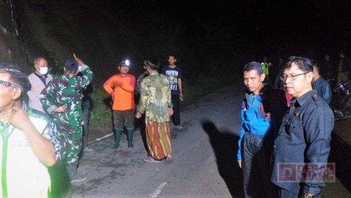Bambang Sutrisno Ikut Berjibaku di Lokasi Tebing Longsor Selaranda