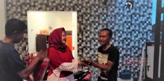 Berbagi Kebahagiaan, Srikandi Brebes Beri Sepeda Motor
