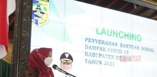 Bersama Dindikbud, Mbak Eisti Salurkan Bansos di Dunia Pendidikan